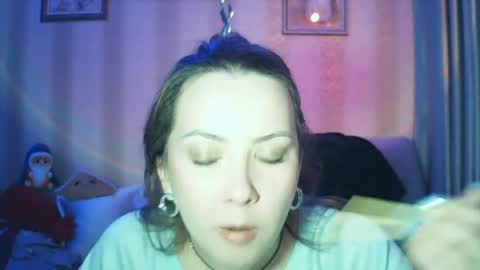 moodiemira online show from April 8, 6:30 pm