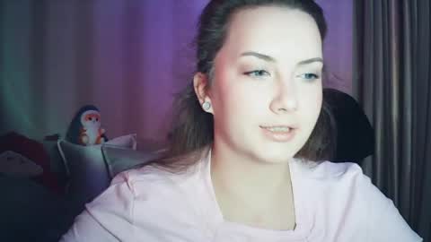 moodiemira online show from April 15, 5:20 pm