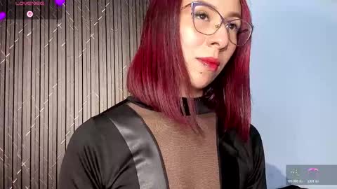moolly_evanz online show from April 18, 4:55 pm