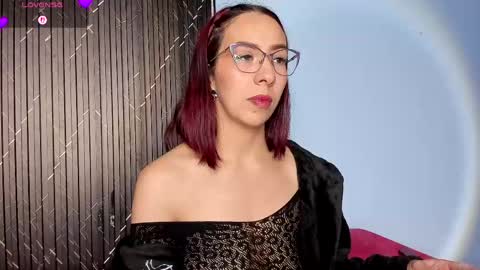 moolly_evanz online show from April 20, 2:53 pm