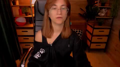 Snapshot of moon13152 chatting on October 7, 8:39 pm Katrin online show from October 7, 8:39 pm
