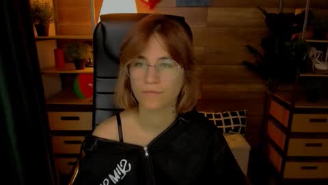 Snapshot of moon13152 chatting on October 16, 9:38 pm Katrin online show from October 16, 9:38 pm