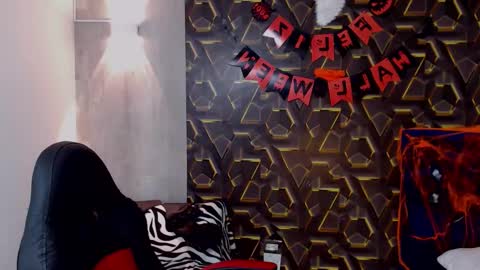 moon_and_fire_ online show from October 30, 6:26 am