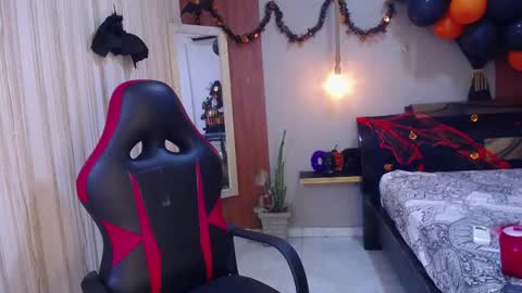 moon_and_fire_ online show from November 3, 5:20 am