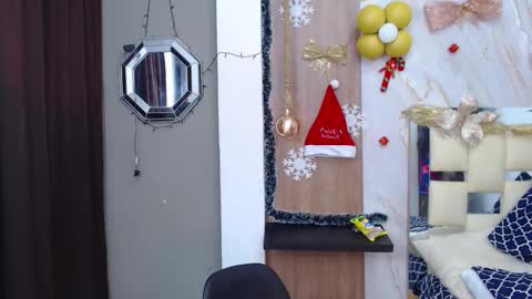 moon_and_fire_ online show from December 5, 5:05 am