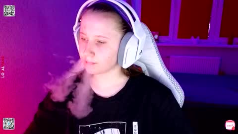 Lola online show from March 22, 4:54 pm