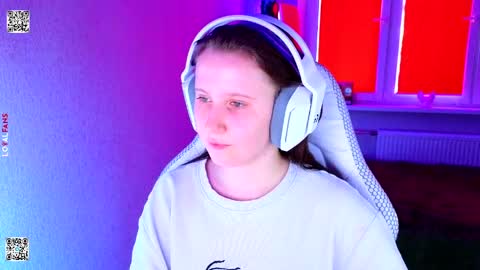 Lola online show from April 6, 11:11 am