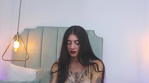 Snapshot of moon_blue95 chatting on April 14, 9:21 pm Moon online show from April 14, 9:21 pm