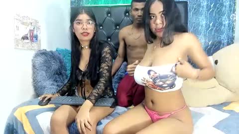 Snapshot of moon_cutex18 chatting on October 13, 2:28 pm moon_cutex18 online show from October 13, 2:28 pm