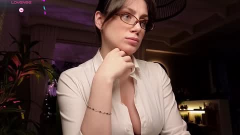 Luna  online show from December 3, 12:06 pm