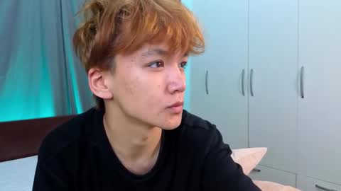 Snapshot of moon_felix chatting on November 6, 1:23 pm Felix and Maddy online show from November 6, 1:23 pm