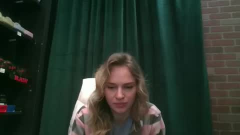 Snapshot of moon_light_girl chatting on February 28, 5:04 pm moon_light_girl online show from February 28, 5:04 pm