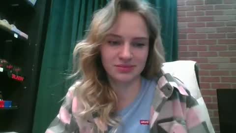 Snapshot of moon_light_girl chatting on February 28, 11:12 pm moon_light_girl online show from February 28, 11:12 pm