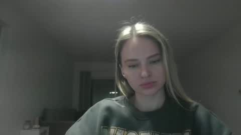 Snapshot of moon_light_girl chatting on March 3, 4:14 am moon_light_girl online show from March 3, 4:14 am