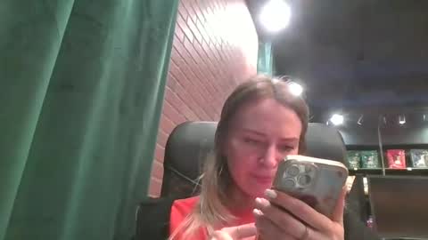 Snapshot of moon_light_girl chatting on March 5, 6:12 pm moon_light_girl online show from March 5, 6:12 pm