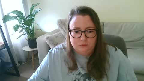 Snapshot of moon_petal chatting on October 6, 11:29 am Moon Petal online show from October 6, 11:29 am