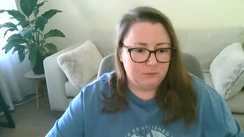 Snapshot of moon_petal chatting on October 22, 8:36 am Moon Petal online show from October 22, 8:36 am