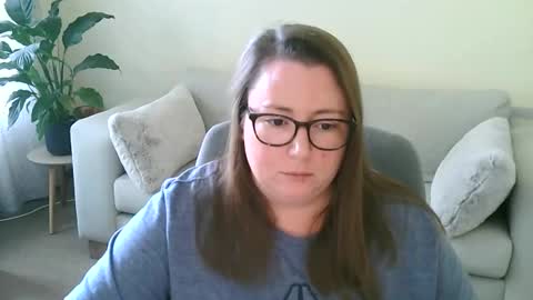 Snapshot of moon_petal chatting on October 31, 8:59 am Moon Petal online show from October 31, 8:59 am