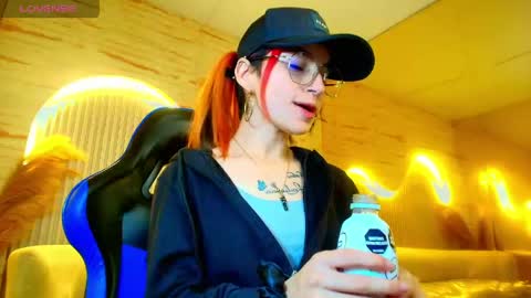 Snapshot of moon_red_r chatting on May 19, 12:33 pm Moon online show from May 19, 12:33 pm