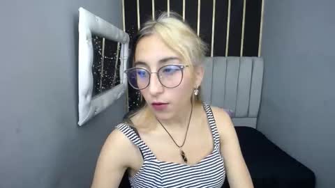 MOON SHUT online show from March 6, 12:01 pm