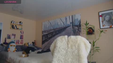 Snapshot of moon_sugar_ chatting on July 28, 1:32 pm Keira online show from July 28, 1:32 pm