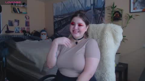 Snapshot of moon_sugar_ chatting on August 1, 3:11 pm Keira online show from August 1, 3:11 pm