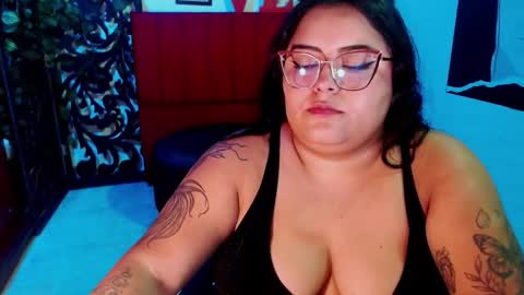 moon_sunflowers online show from November 19, 11:49 pm