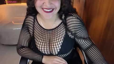 Snapshot of moon_tx chatting on October 12, 1:10 pm Online 800 to 1400 online show from October 12, 1:10 pm