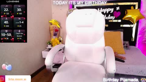 Snapshot of moon_water__ chatting on February 7, 10:19 am Moon Water   online show from February 7, 10:19 am