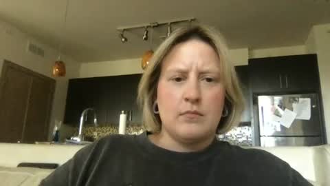 Snapshot of moonbeam1991 chatting on July 3, 8:37 pm Sloane online show from July 3, 8:37 pm