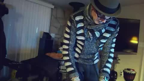 moondanceraa online show from December 2, 1:00 am