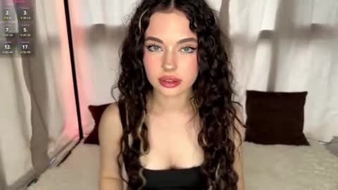 moonfaairy online show from April 22, 3:46 pm