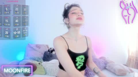 Snapshot of moonfiredance chatting on December 7, 5:42 pm Nicky online show from December 7, 5:42 pm