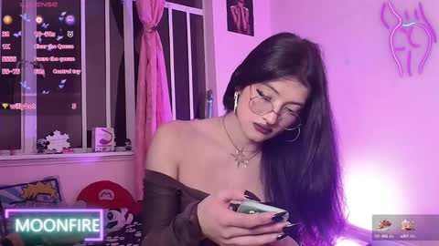 Snapshot of moonfiredance chatting on March 4, 5:32 am Nicky online show from March 4, 5:32 am