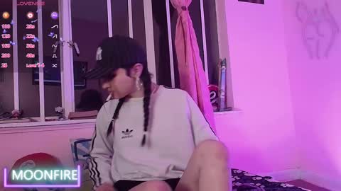 Snapshot of moonfiredance chatting on March 5, 5:50 am Nicky online show from March 5, 5:50 am