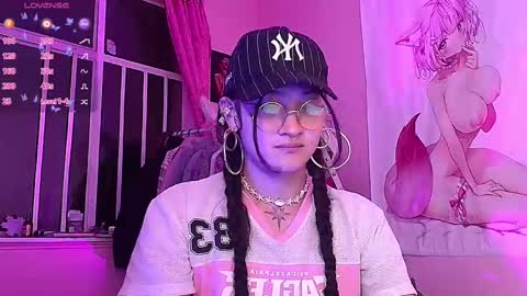 Snapshot of moonfiredance chatting on September 19, 4:47 am Nicky online show from September 19, 4:47 am