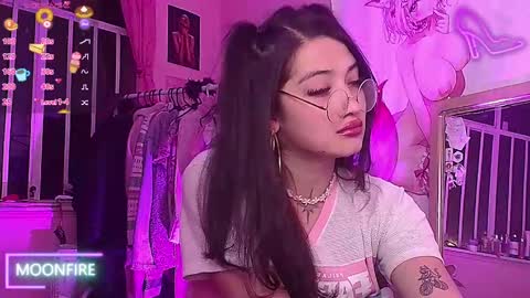 Snapshot of moonfiredance chatting on September 25, 3:10 am Nicky online show from September 25, 3:10 am