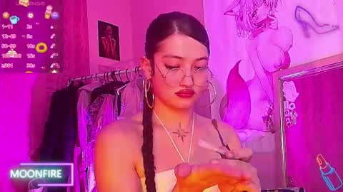 Snapshot of moonfiredance chatting on September 29, 4:17 am Nicky online show from September 29, 4:17 am