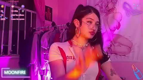 Snapshot of moonfiredance chatting on October 3, 2:19 am Nicky online show from October 3, 2:19 am