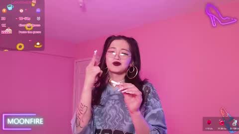 Snapshot of moonfiredance chatting on November 19, 7:47 pm Nicky online show from November 19, 7:47 pm