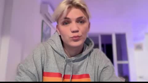 moonflamek online show from February 21, 6:31 pm