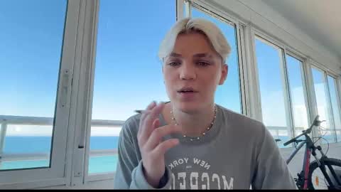 moonflamek online show from February 24, 12:14 pm