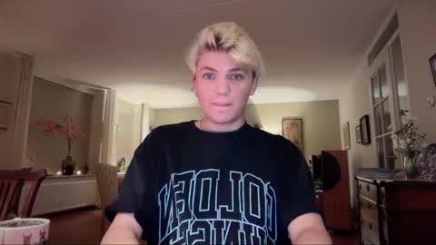 moonflamek online show from March 17, 12:26 am