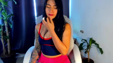 Snapshot of moonie_baddie31 chatting on October 6, 6:38 pm moonie_baddie31 online show from October 6, 6:38 pm