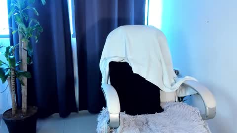 Snapshot of moonie_baddie31 chatting on October 15, 9:26 pm moonie_baddie31 online show from October 15, 9:26 pm