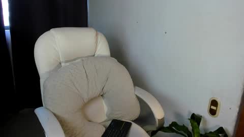 Snapshot of moonie_baddie31 chatting on October 20, 8:31 pm moonie_baddie31 online show from October 20, 8:31 pm