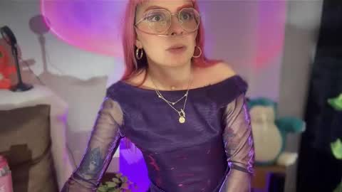 Snapshot of moonkallyyyyy chatting on March 9, 5:22 am Kallyyyx online show from March 9, 5:22 am