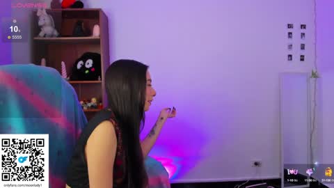 Snapshot of moonlady_ chatting on December 7, 9:11 pm MOON  online show from December 7, 9:11 pm