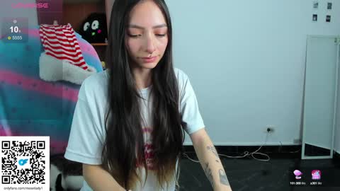 Snapshot of moonlady_ chatting on December 18, 10:35 pm MOON  online show from December 18, 10:35 pm