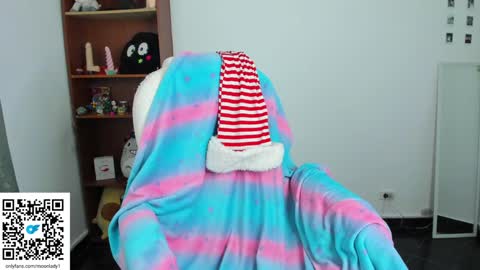 Snapshot of moonlady_ chatting on December 21, 8:32 pm MOON  online show from December 21, 8:32 pm